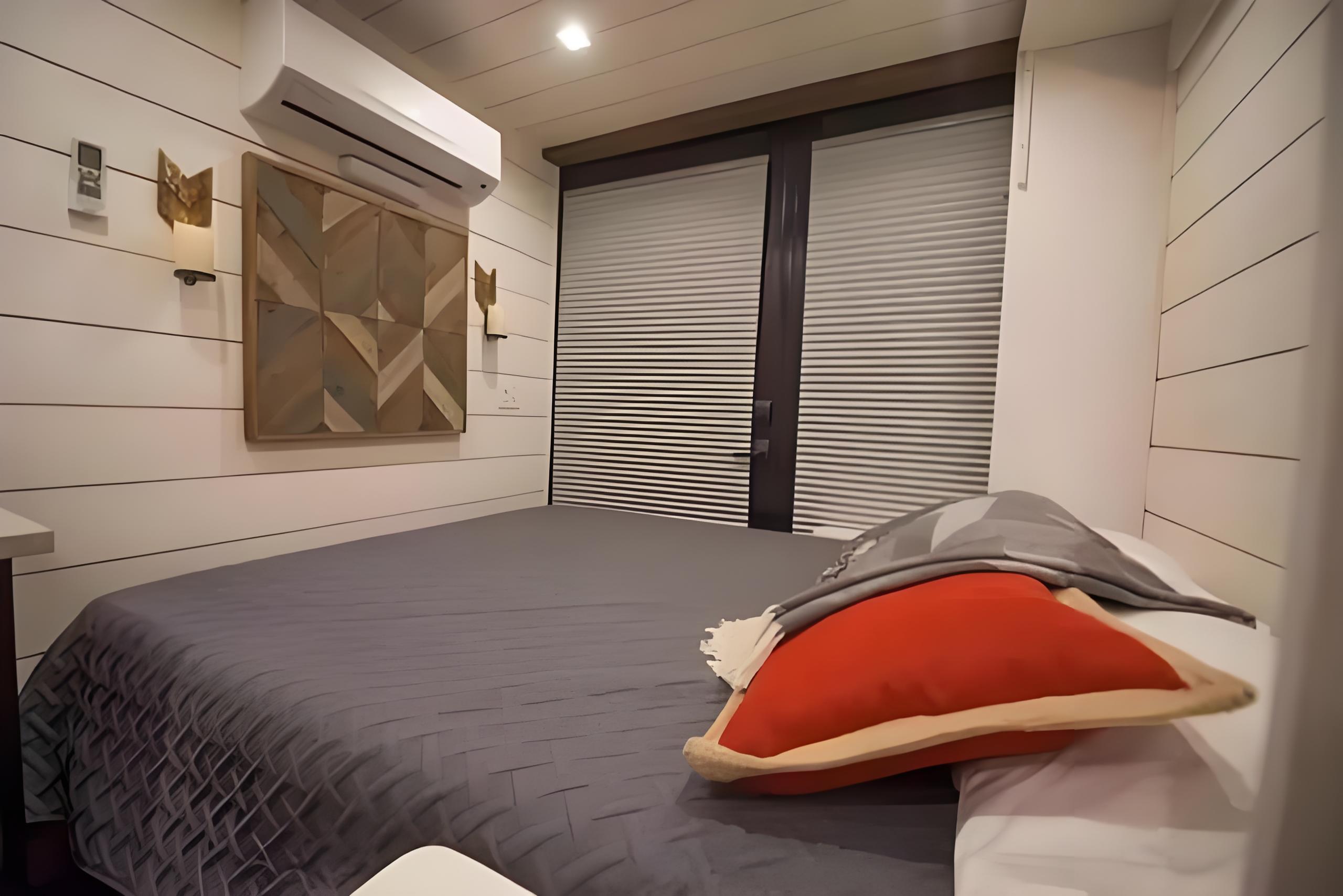 Detachable container house